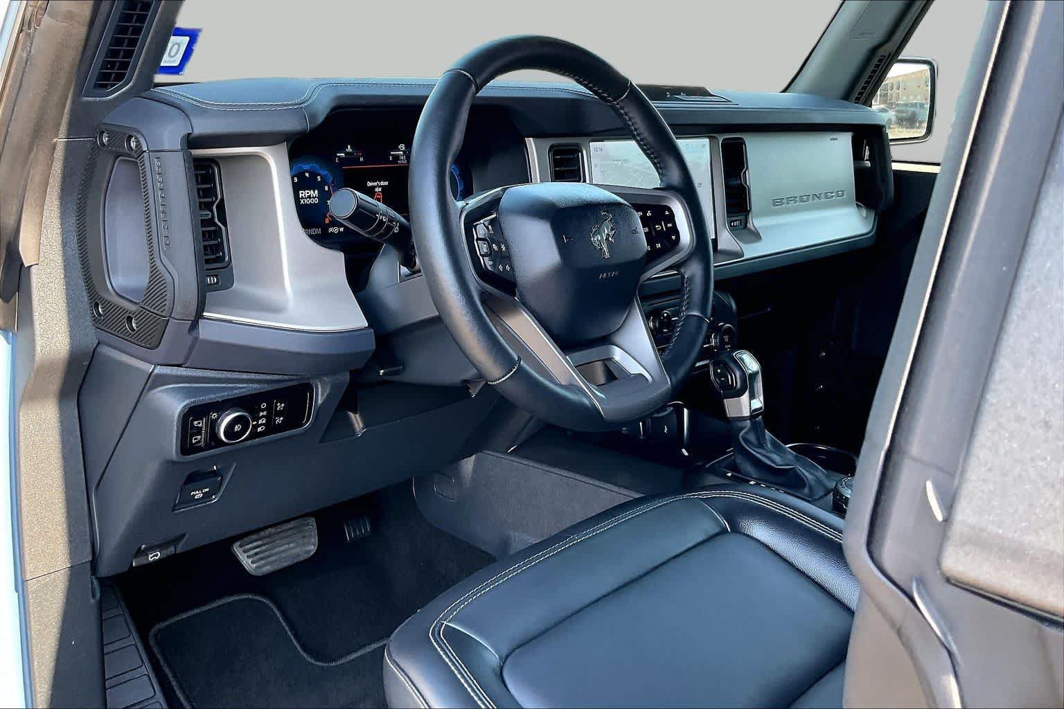 Used 2025 Ford Bronco Outer Banks AWD/4WD image 16