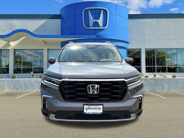 Used 2025 Honda Pilot Touring image 6