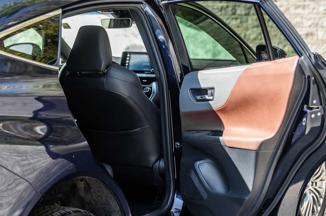 Certified 2022 Toyota Venza XLE image 17