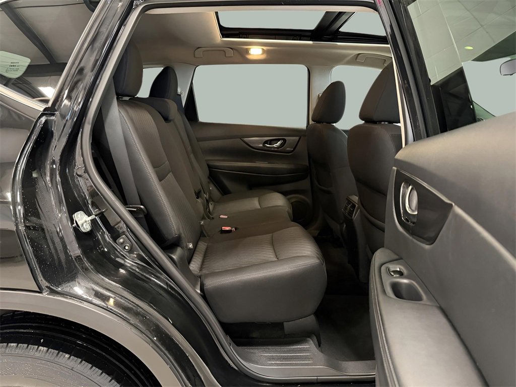 Used 2017 Nissan Rogue SV w/ Sun & Sound Touring Package image 28