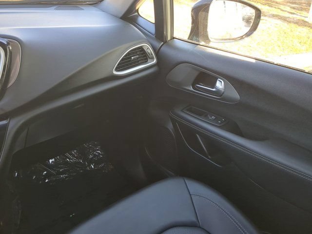 Used 2025 Chrysler Pacifica Select FWD image 16