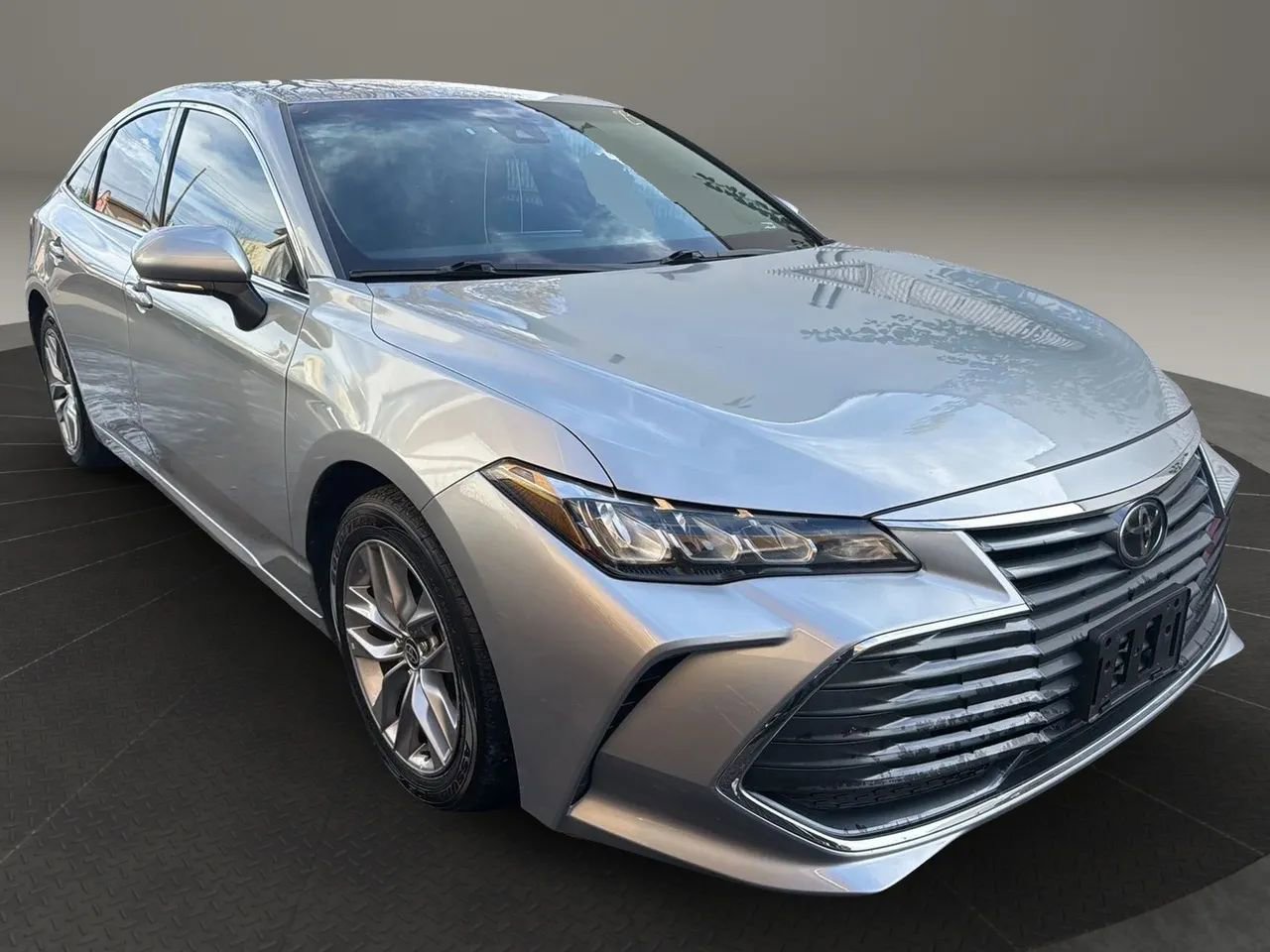 Used 2022 Toyota Avalon XLE FWD image 3