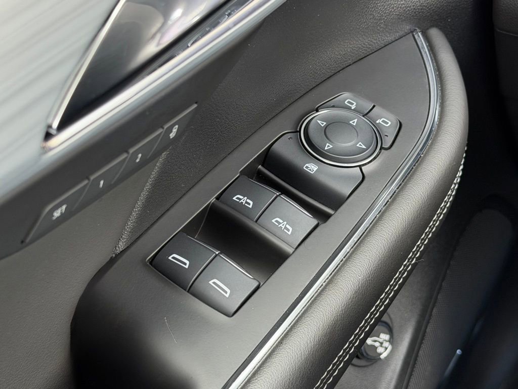 Used 2025 Buick Envision Avenir AWD/4WD image 16
