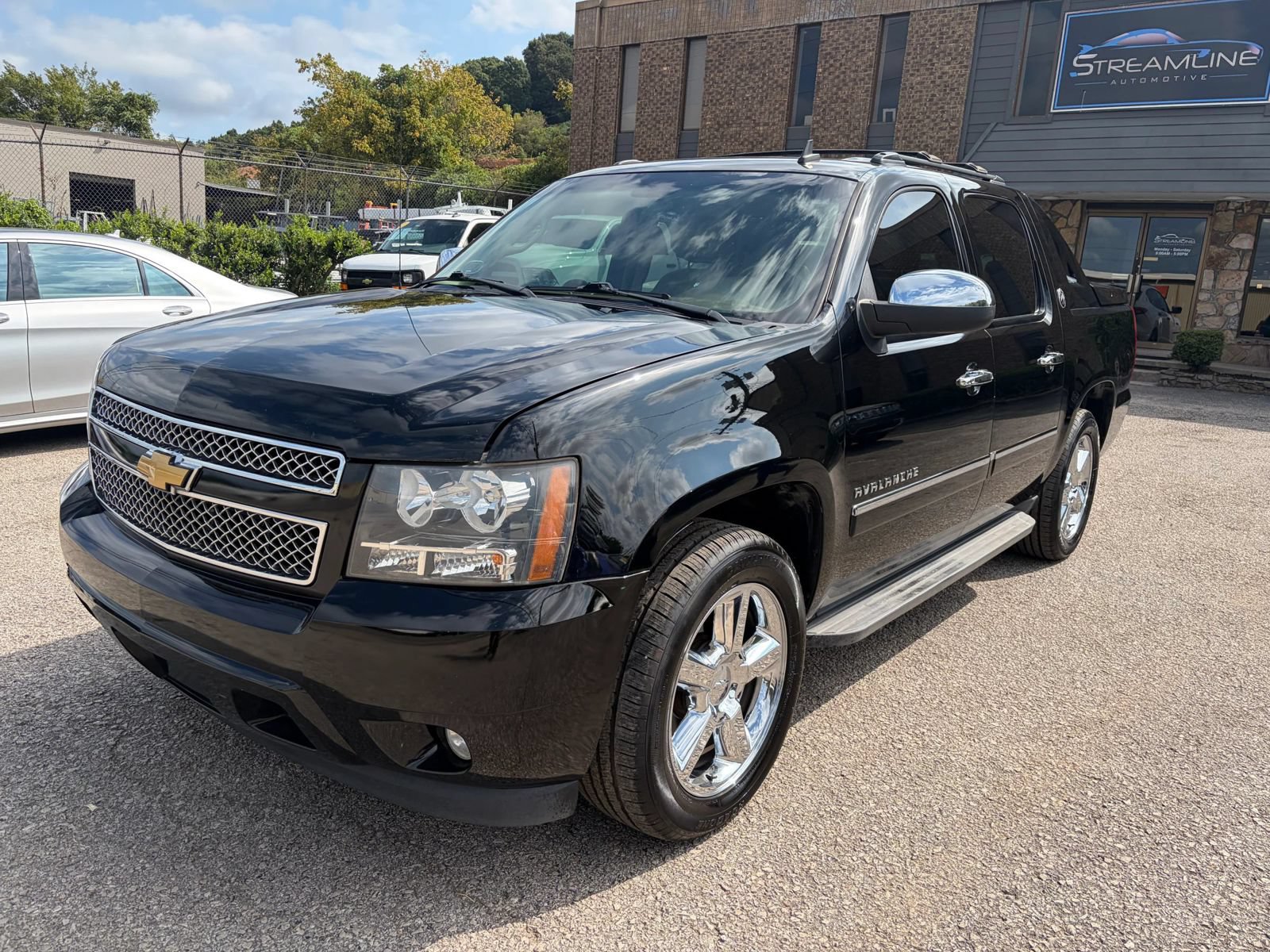 Used 2013 Chevrolet Avalanche LTZ RWD image 1