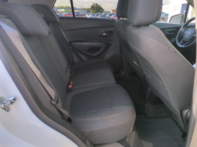 Used 2022 Chevrolet Trax LS w/ Tint and Cruise Package AWD/4WD image 19