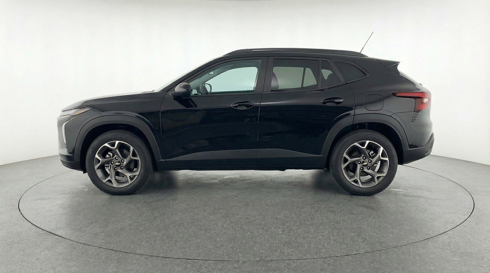 Used 2025 Chevrolet Trax LT image 5