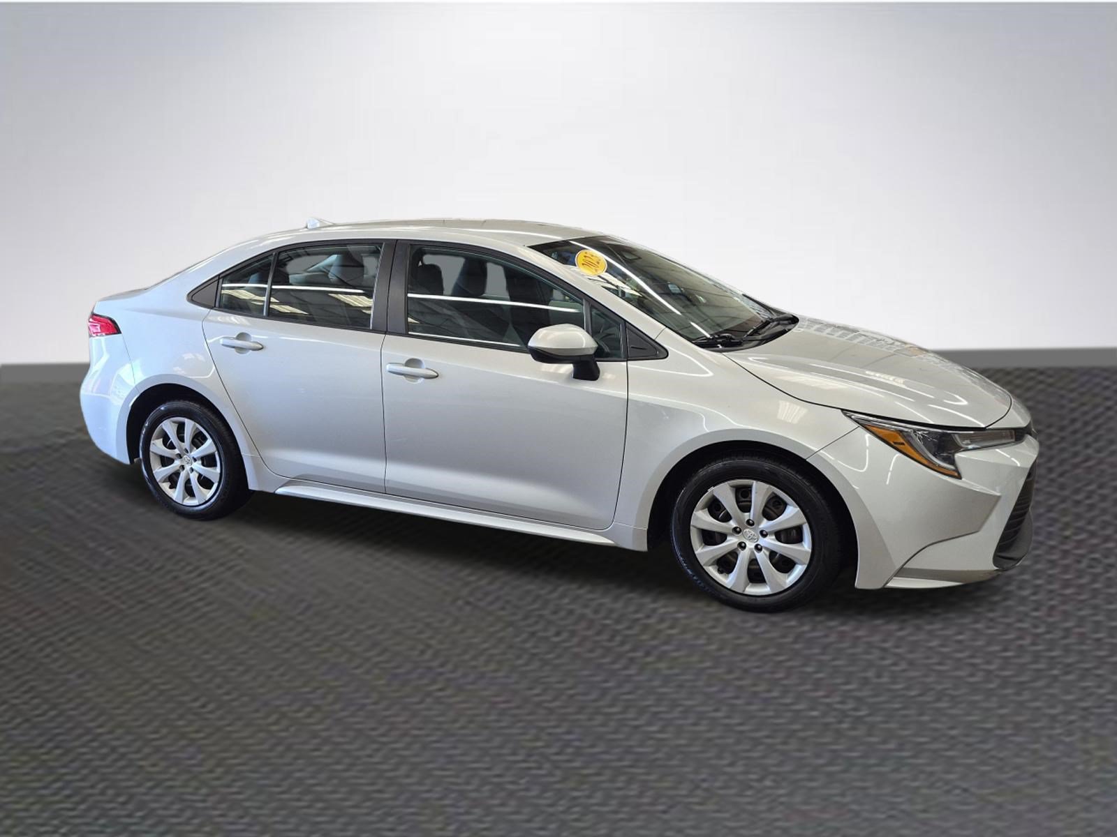 Used 2023 Toyota Corolla LE FWD image 1