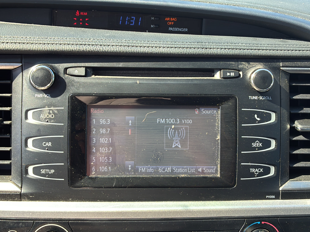 Used 2017 Toyota Highlander LE FWD image 22
