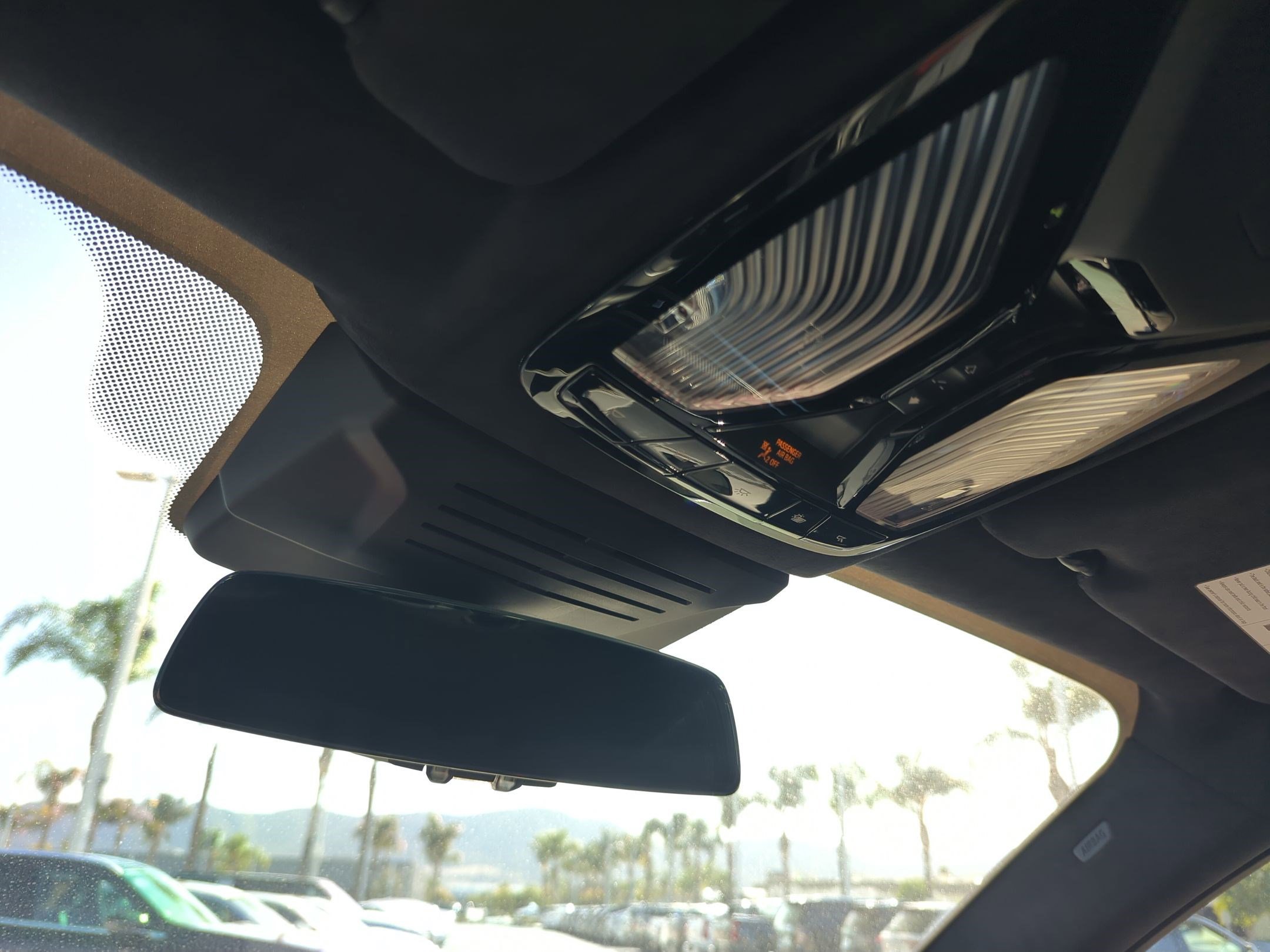 Used 2025 BMW X7 M60i w/ Executive Package image 27