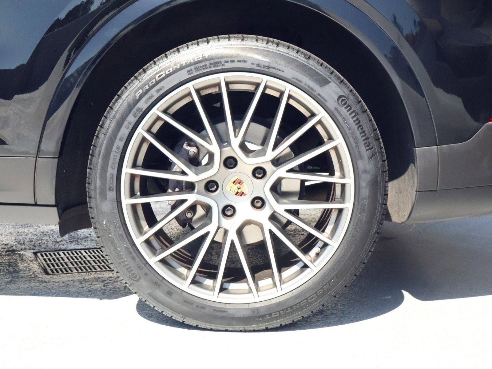 Certified 2022 Porsche Cayenne Platinum Edition AWD/4WD image 27