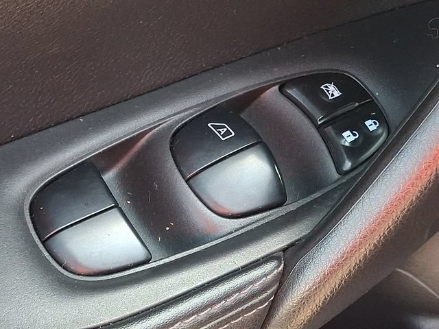 Used 2019 Nissan Rogue Sport SV AWD/4WD image 25