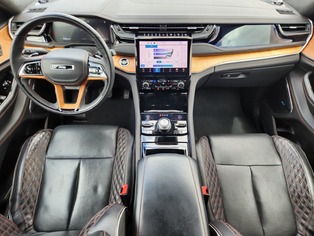 Used 2022 Jeep Grand Cherokee Summit AWD/4WD image 25