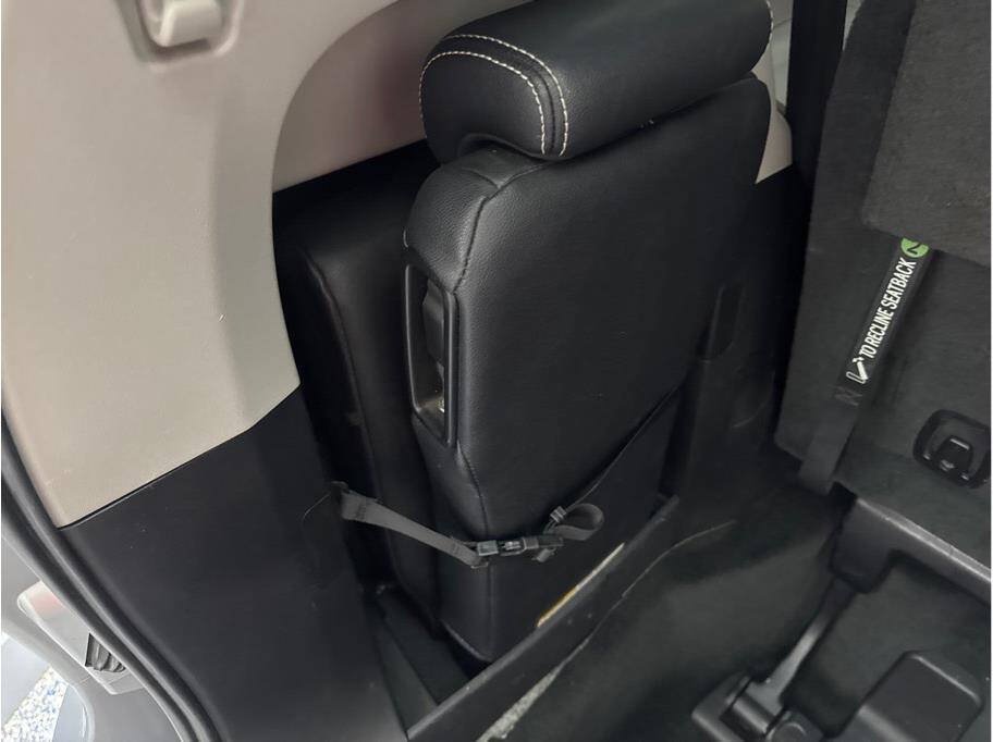 Used 2017 Toyota Sienna SE Premium FWD image 22