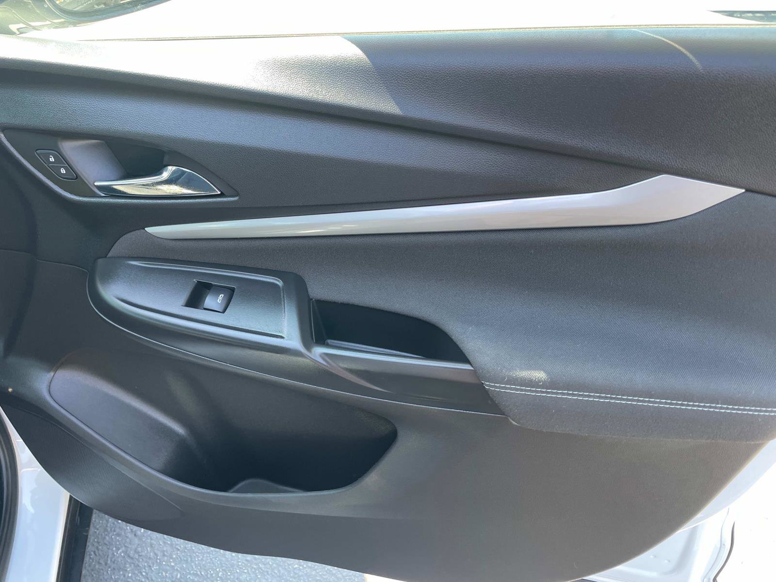 Used 2022 Chevrolet Bolt EUV LT w/ Comfort Package image 26