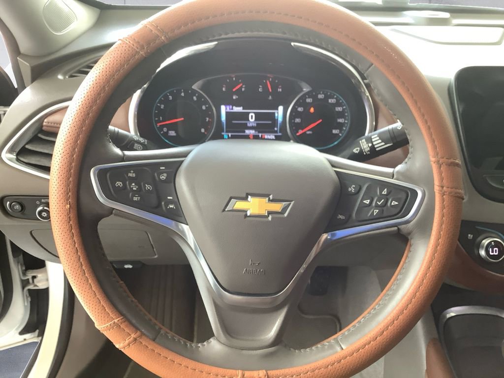 Used 2018 Chevrolet Malibu Premier w/ Premier Sun and Wheel Package FWD image 9