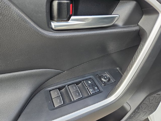 Used 2022 Toyota RAV4 XLE Premium FWD image 11
