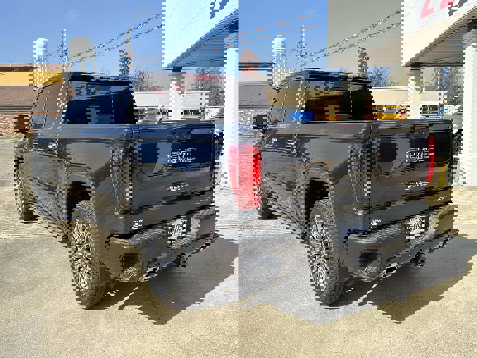 Used 2025 GMC Sierra 1500 Denali Ultimate image 8