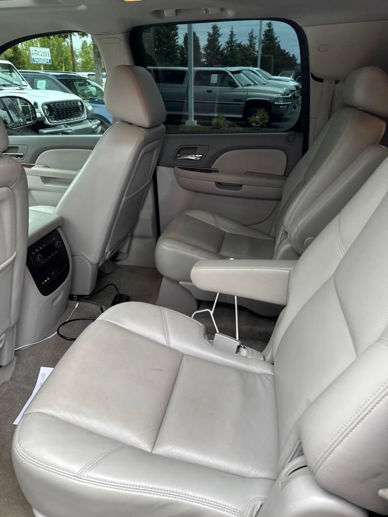 Used 2010 Chevrolet Suburban LTZ AWD/4WD image 5