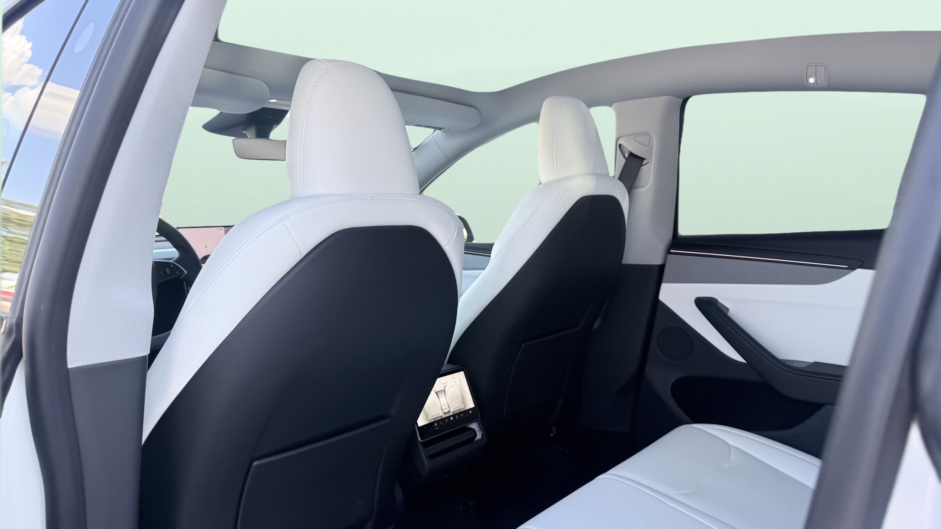 Used 2026 Tesla Model Y 2WD image 31