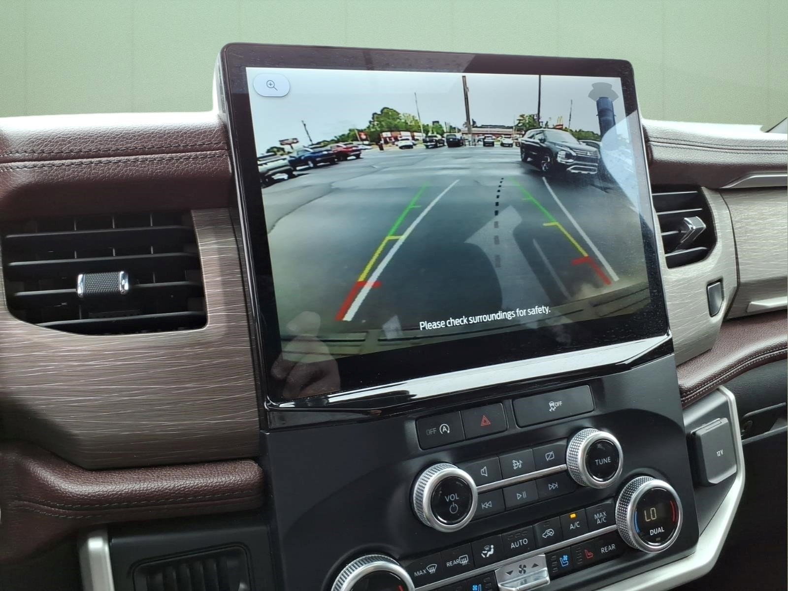 Used 2024 Ford Expedition Max Limited AWD/4WD image 24