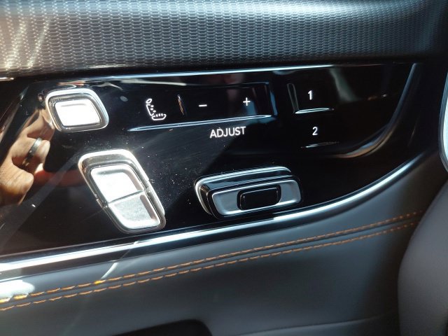 Used 2023 Jeep Grand Wagoneer Series III w/ Rear Seat Video Group 1 AWD/4WD image 20