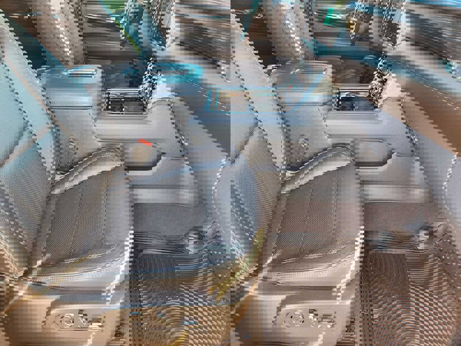 Used 2021 GMC Yukon Denali w/ Denali Premium Package image 17