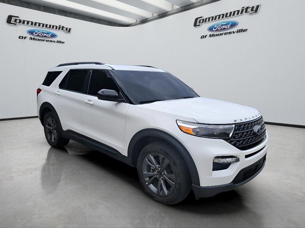 Used 2022 Ford Explorer XLT w/ Equipment Group 202A AWD/4WD image 3