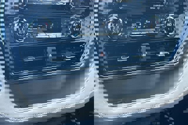 Used 2022 Toyota Highlander XLE AWD/4WD image 25