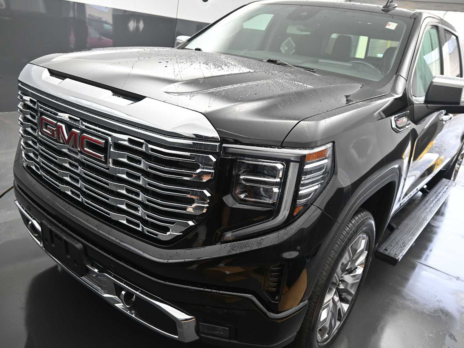 Used 2023 GMC Sierra 1500 Denali w/ Denali Reserve Package AWD/4WD image 5