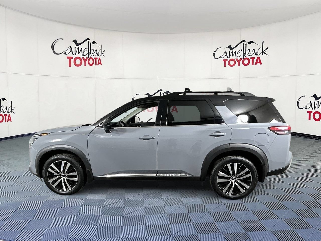Used 2023 Nissan Pathfinder Platinum w/ Cargo Package AWD/4WD image 4