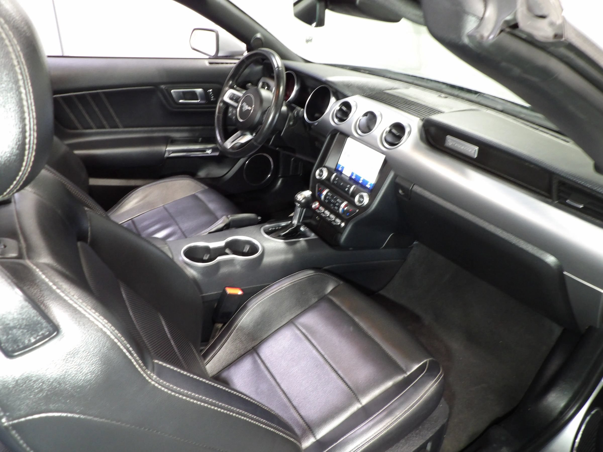 Used 2022 Ford Mustang Premium RWD image 19