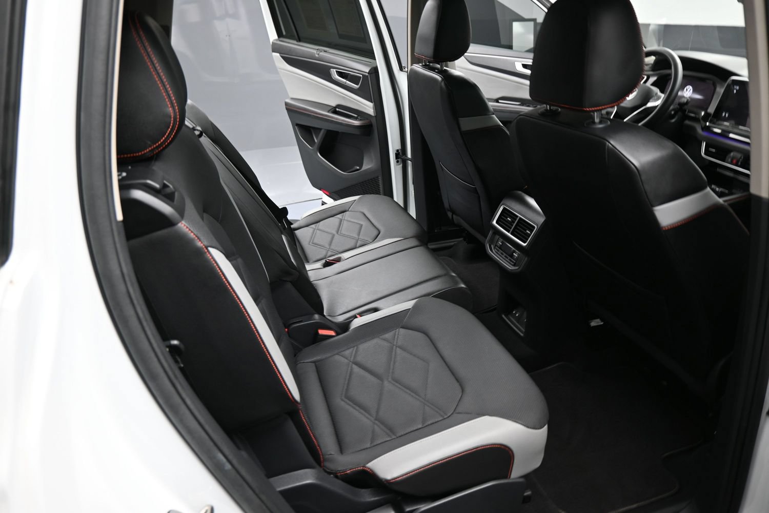 Used 2024 Volkswagen Atlas Peak Edition SEL AWD/4WD image 21