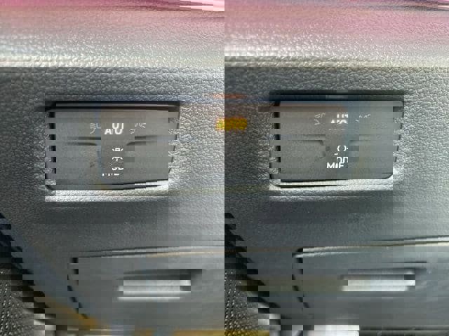 New 2025 Volkswagen Tiguan SE image 32