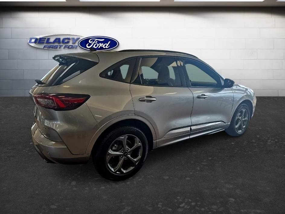 Used 2023 Ford Escape ST-Line w/ Tech Pack #1 AWD/4WD image 7