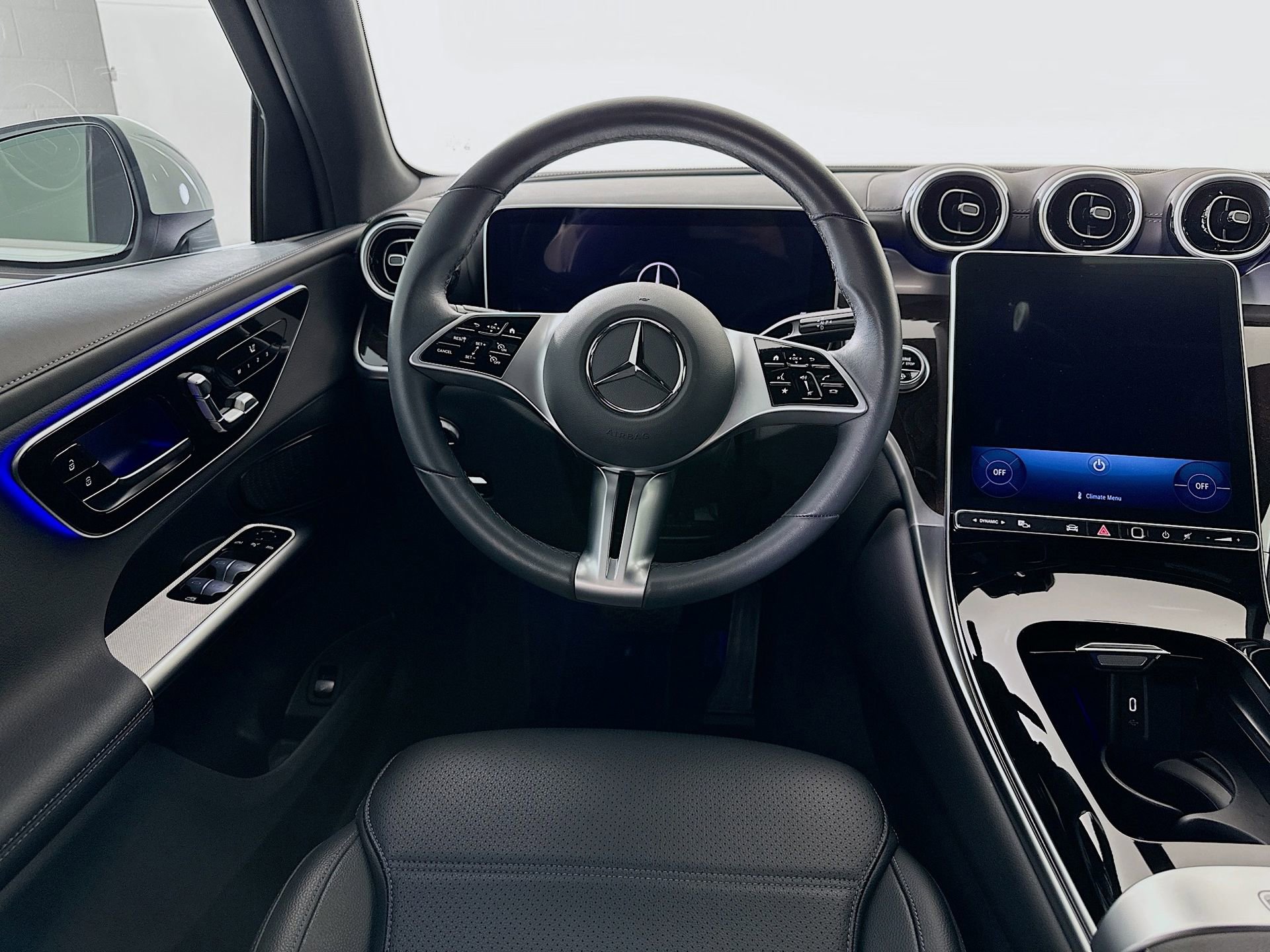 Used 2024 Mercedes-Benz GLC 300 image 23