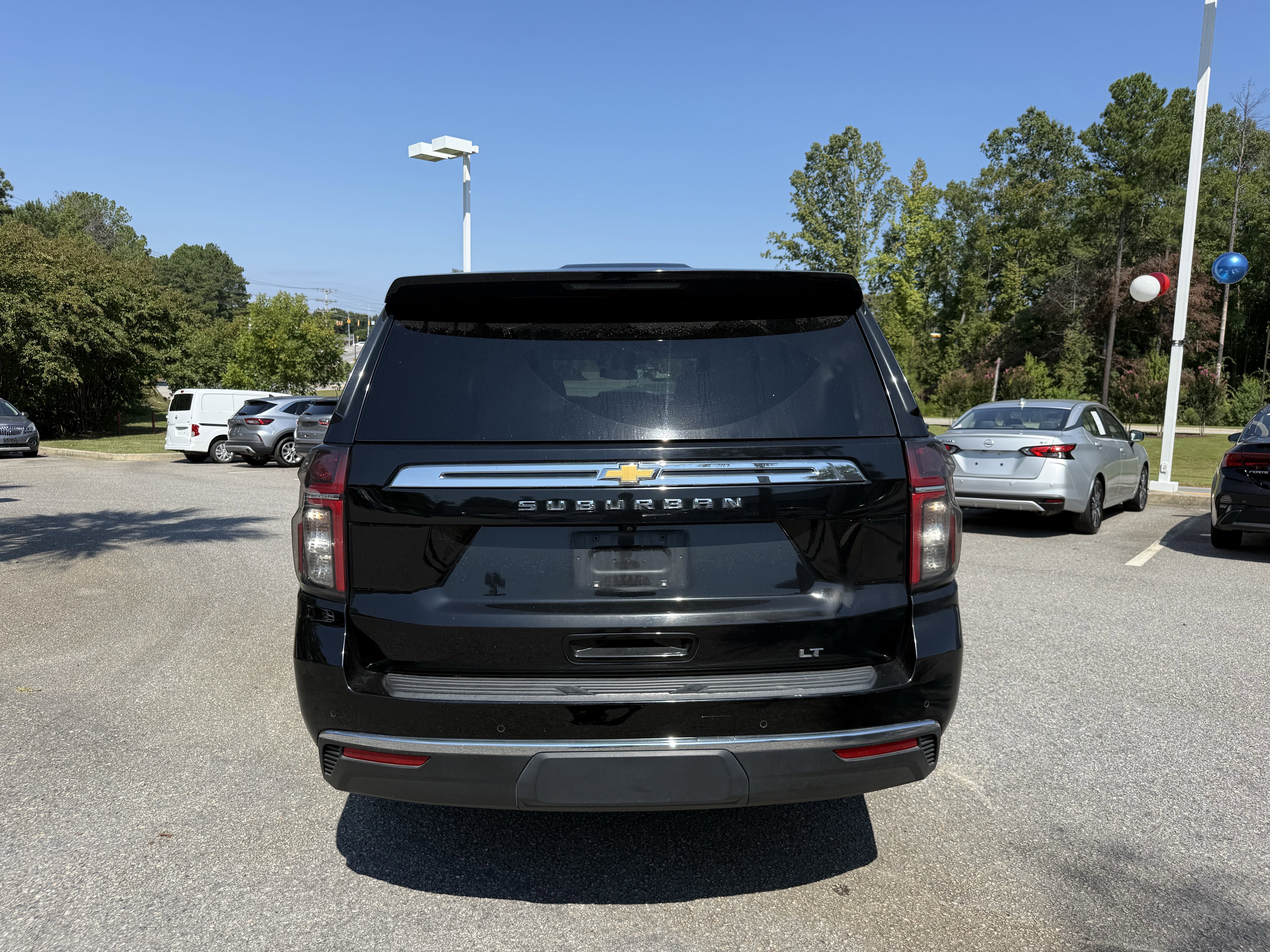 Used 2023 Chevrolet Suburban LT image 3