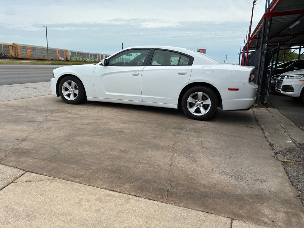 Used 2013 Dodge Charger SE RWD image 16