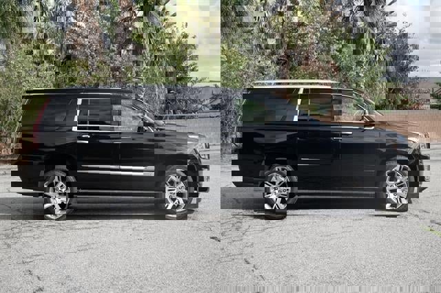 Used 2017 Cadillac Escalade ESV Premium Luxury image 3