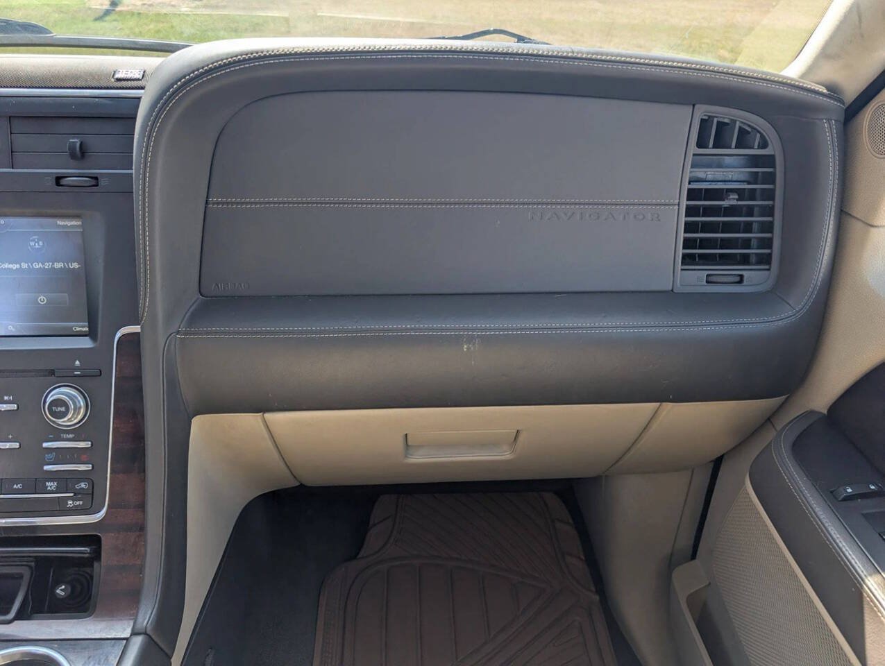 Used 2015 Lincoln Navigator L 2WD w/ Equipment Group 101A Reserve image 16