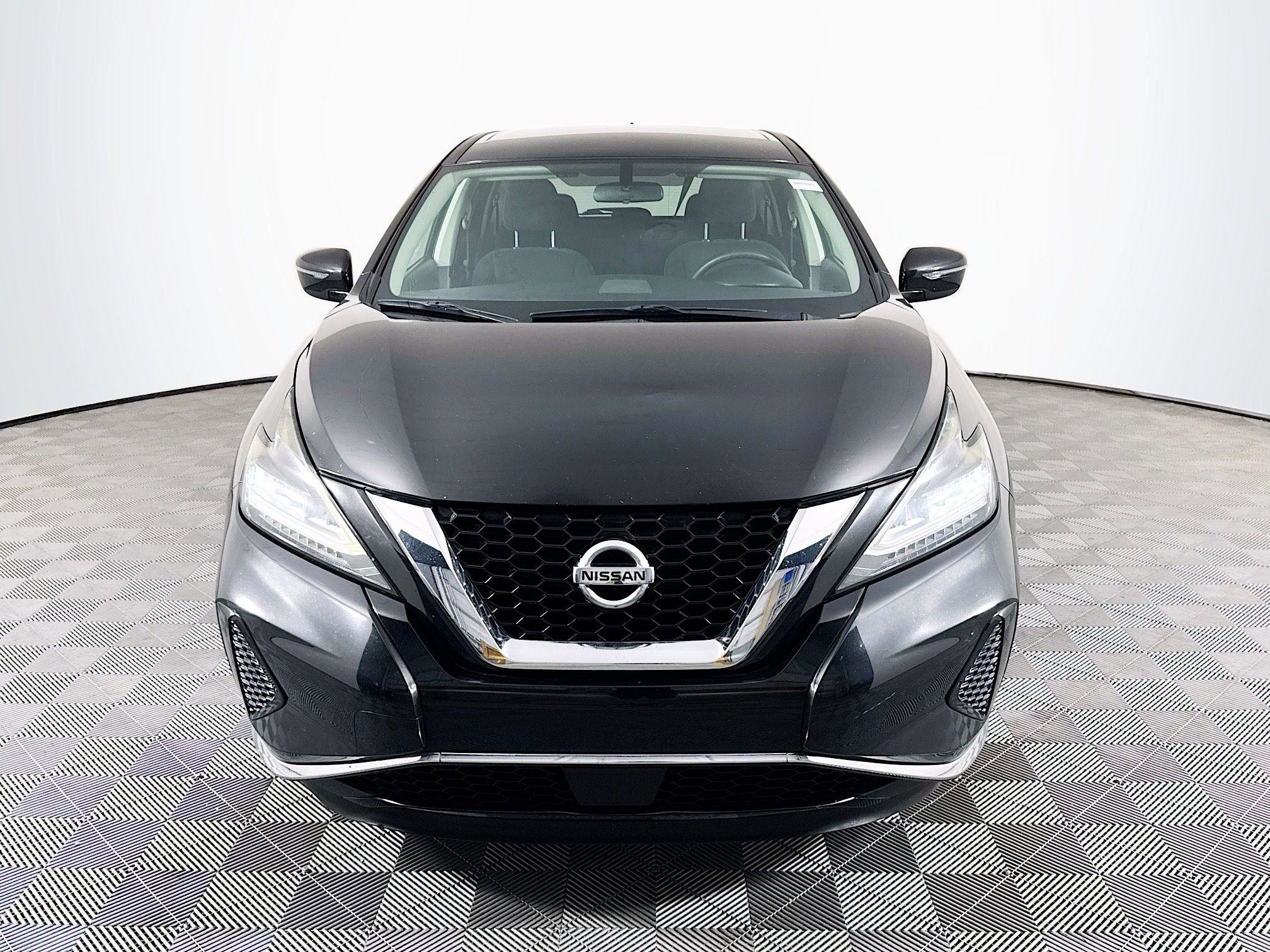 Used 2019 Nissan Murano S image 2