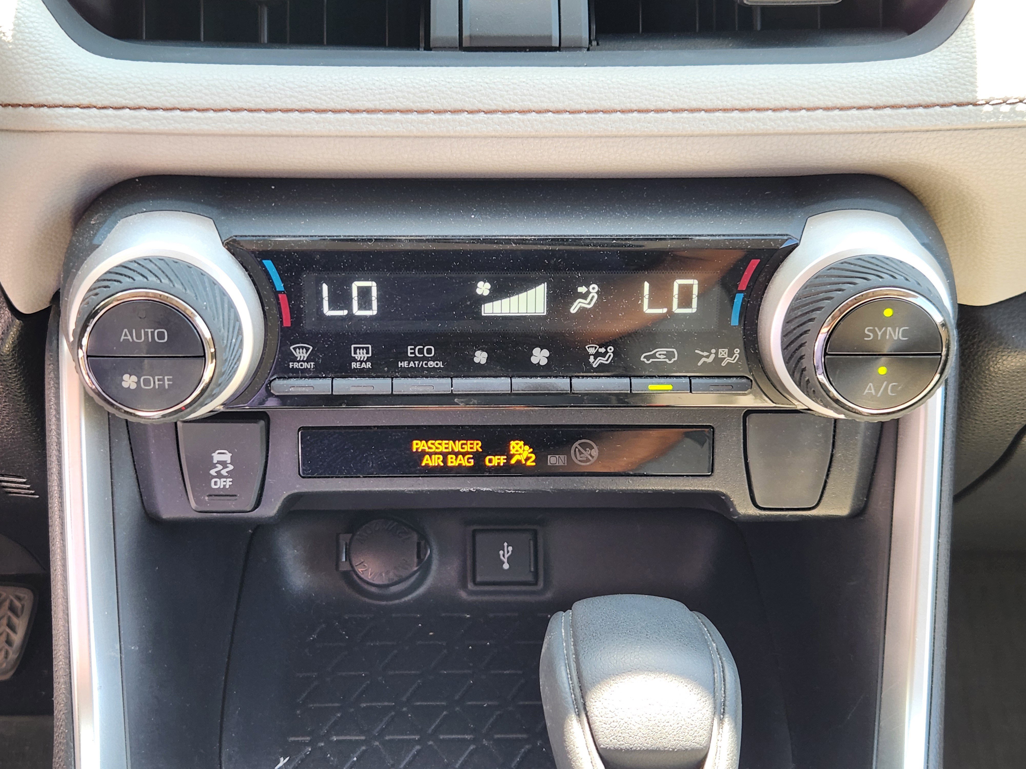 Used 2020 Toyota RAV4 XLE w/ Convenience Package AWD/4WD image 12