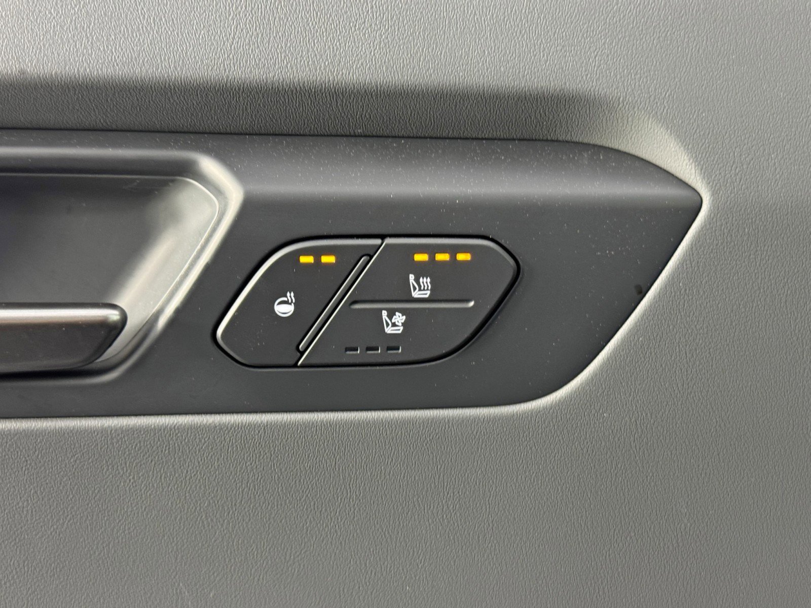 Used 2025 Kia EV9 Wind image 17