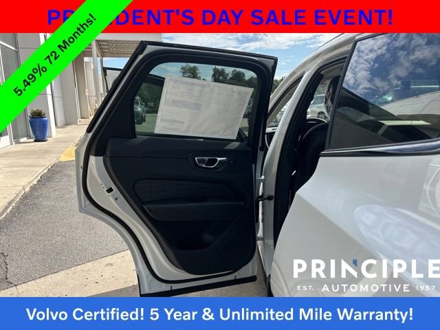 Certified 2025 Volvo XC60 T8 Core image 30