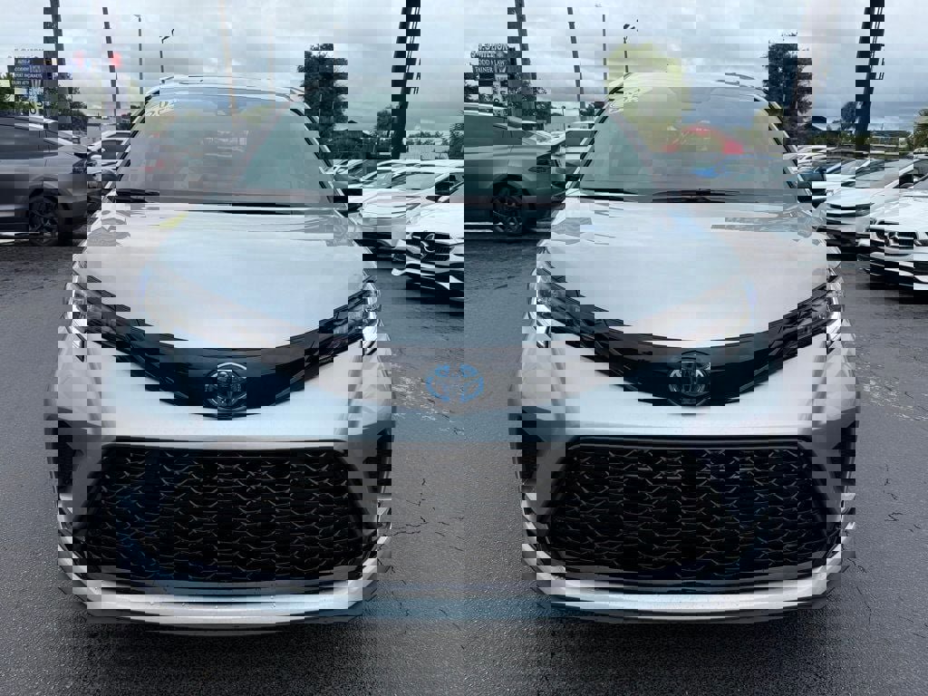 Used 2025 Toyota Sienna XSE image 2