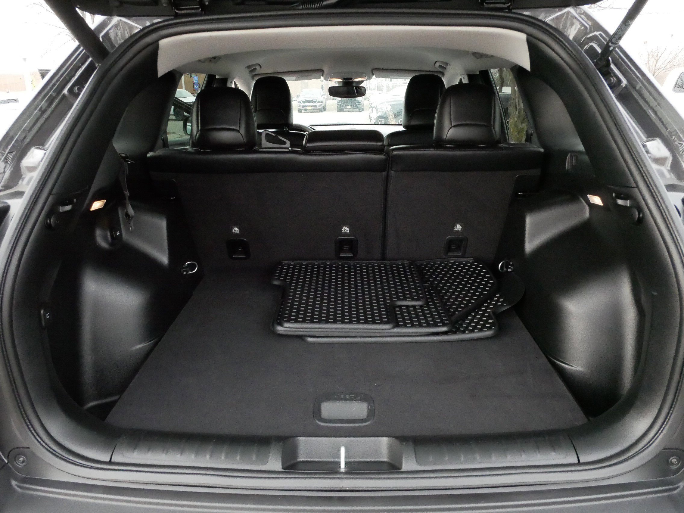 Used 2022 Jeep Cherokee Trailhawk w/ Technology Group B image 19