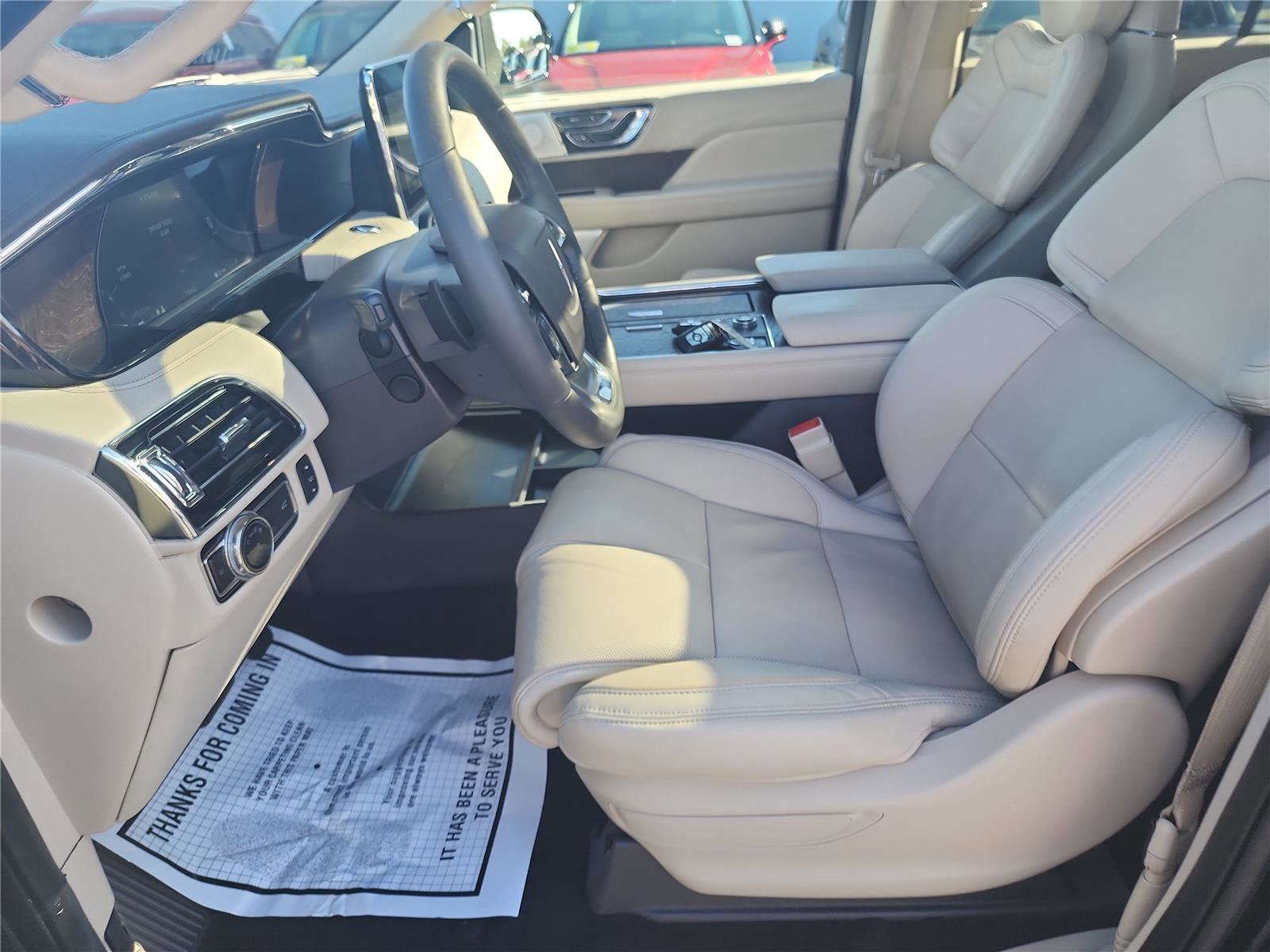 Used 2020 Lincoln Navigator Reserve w/ Luxury Package image 17