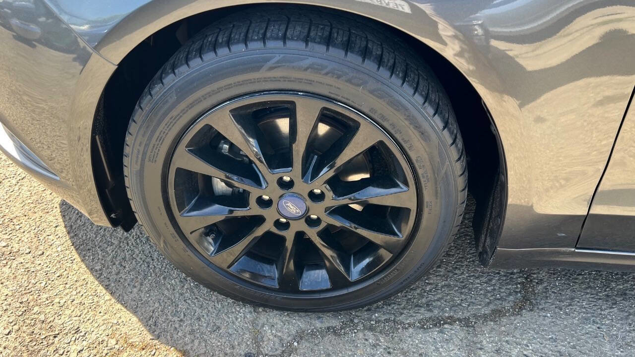 Used 2017 Ford Fusion SE image 33