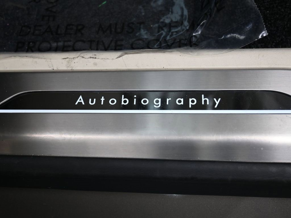 Used 2025 Land Rover Range Rover Autobiography image 19