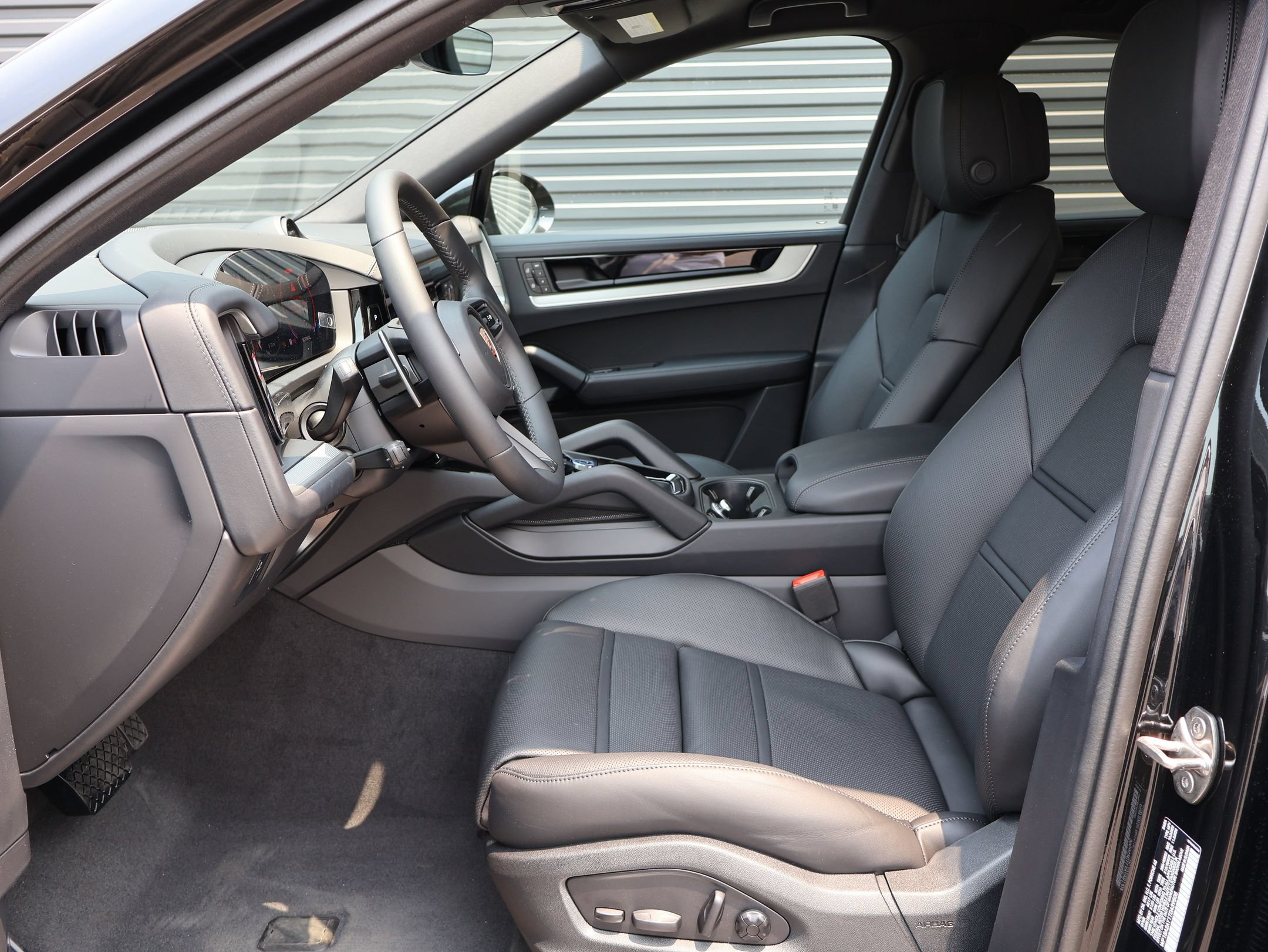 New 2026 Porsche Cayenne Coupe AWD/4WD image 5