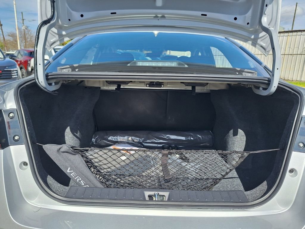New 2025 Nissan Versa SR w/ Trunk Package image 24